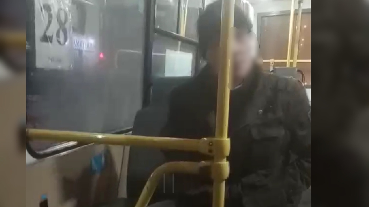 “Вызвали полицию, а он сбежал”: видео скандала в ярославской маршрутке