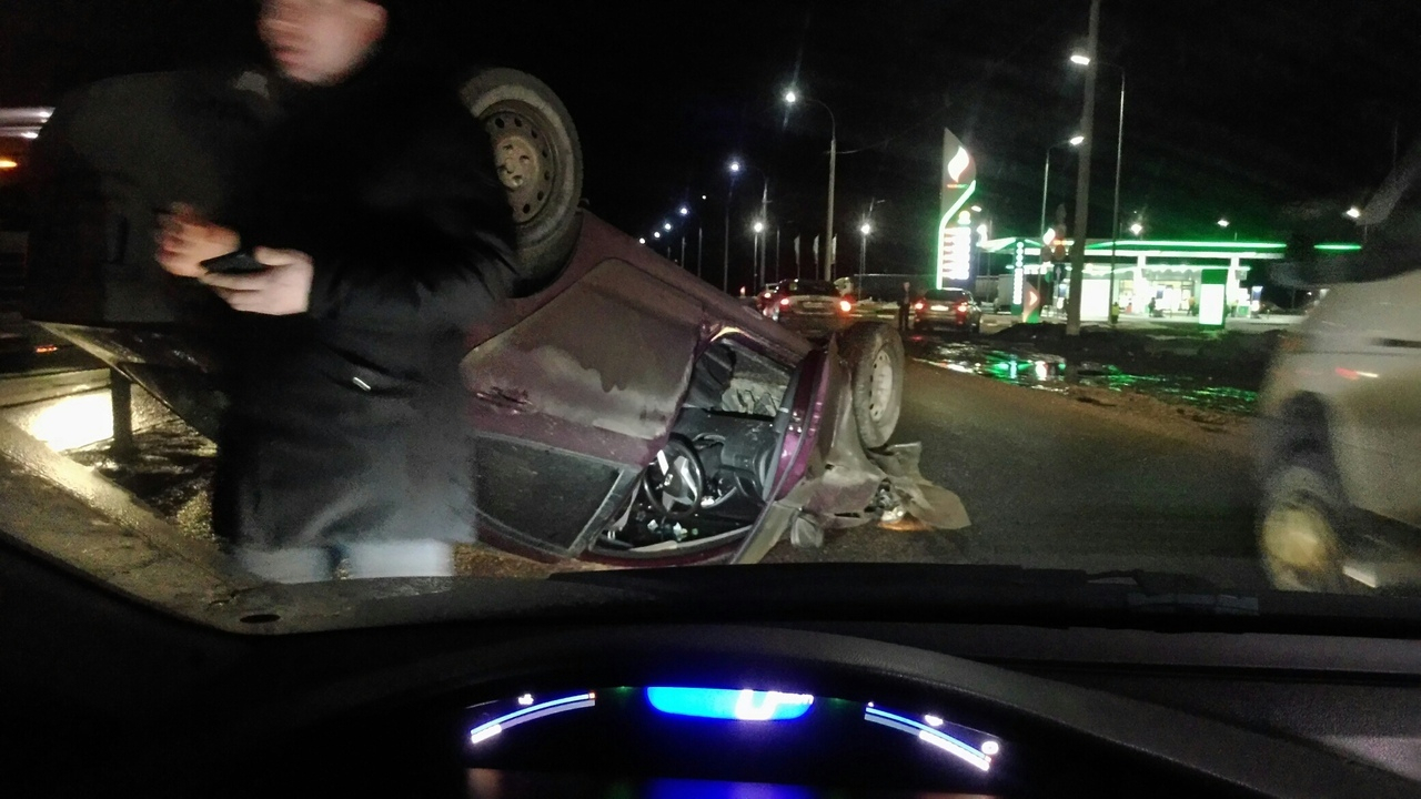 Видео ДТП с опрокинувшимся авто на окружной в Ярославле