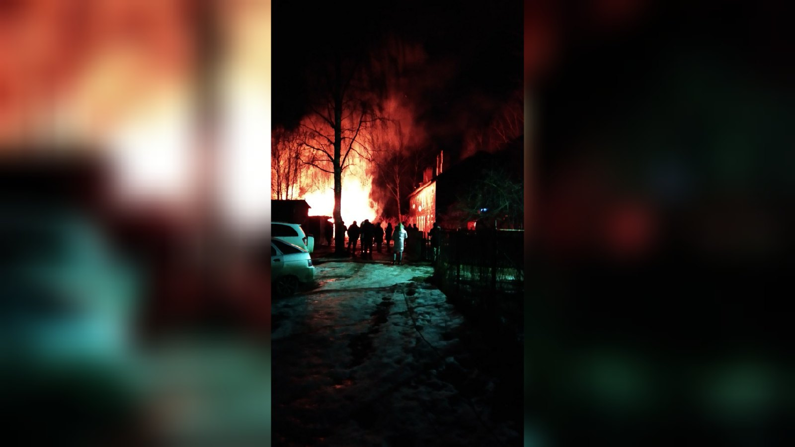 "Испуганных детей выносили в одеялах": что рассказали очевидцы о страшном пожаре в Ярославле