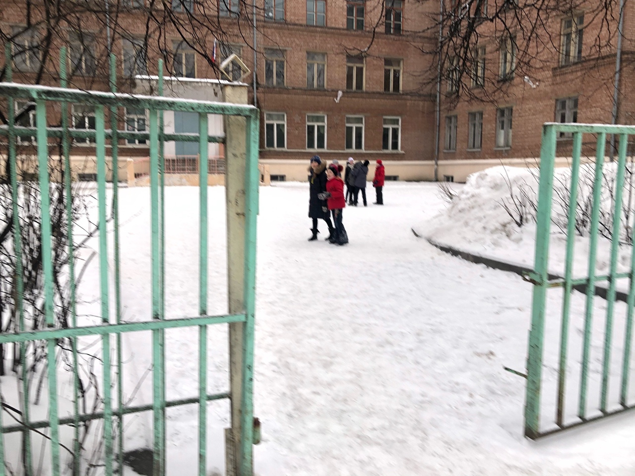 «Не докажешь, что берут»: как скрывают школьные поборы, рассказали родители из Ярославля