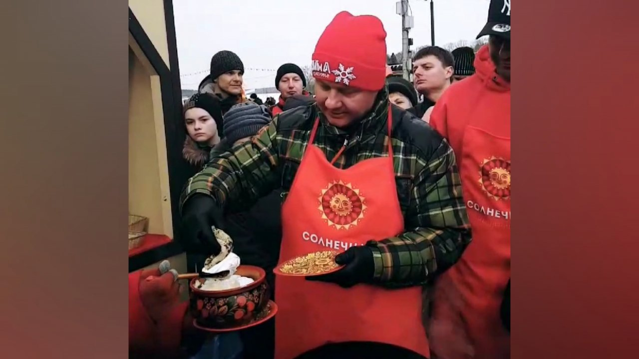 Что он творит: экс- мэр Ярославля "отжег" на Масленице. Видео
