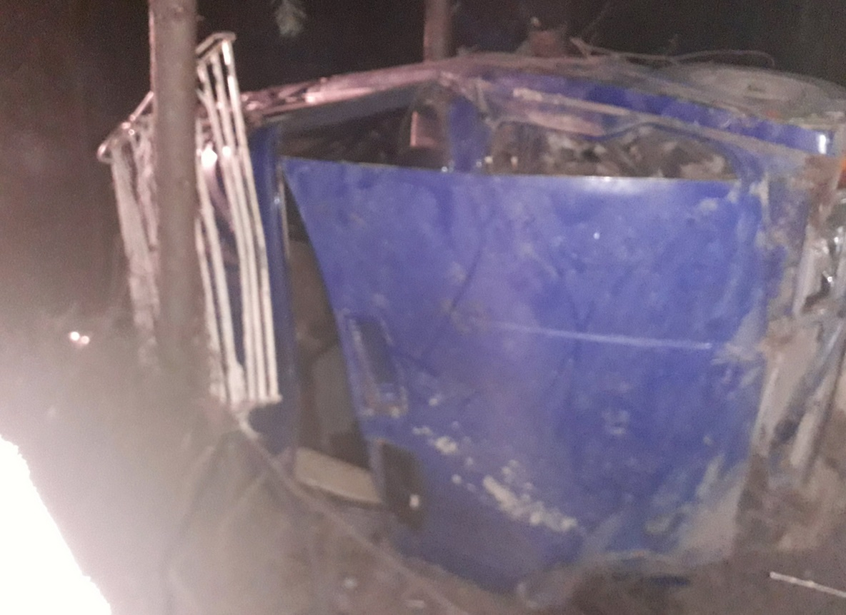 Людей вытаскивали из искорёженного авто: подробности утренней аварии под Ярославлем