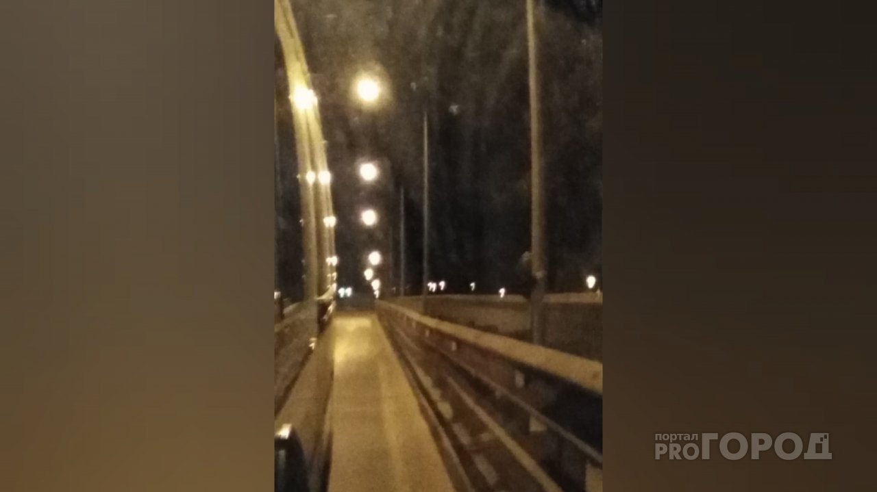 "Стоит за ограждением": о странном мужчине на мосту сообщили ярославцы