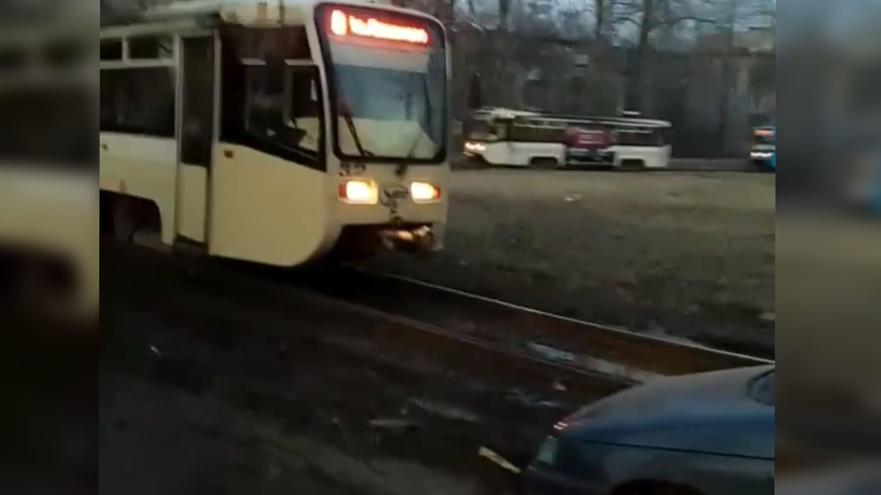 Транспортный коллапс: из-за автохама в Ярославле встали трамваи. Видео