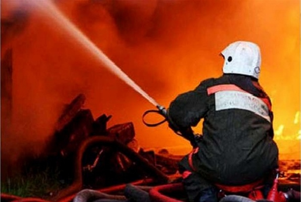От огня рушилась крыша: двух детей спасли из пожара под Ярославлем