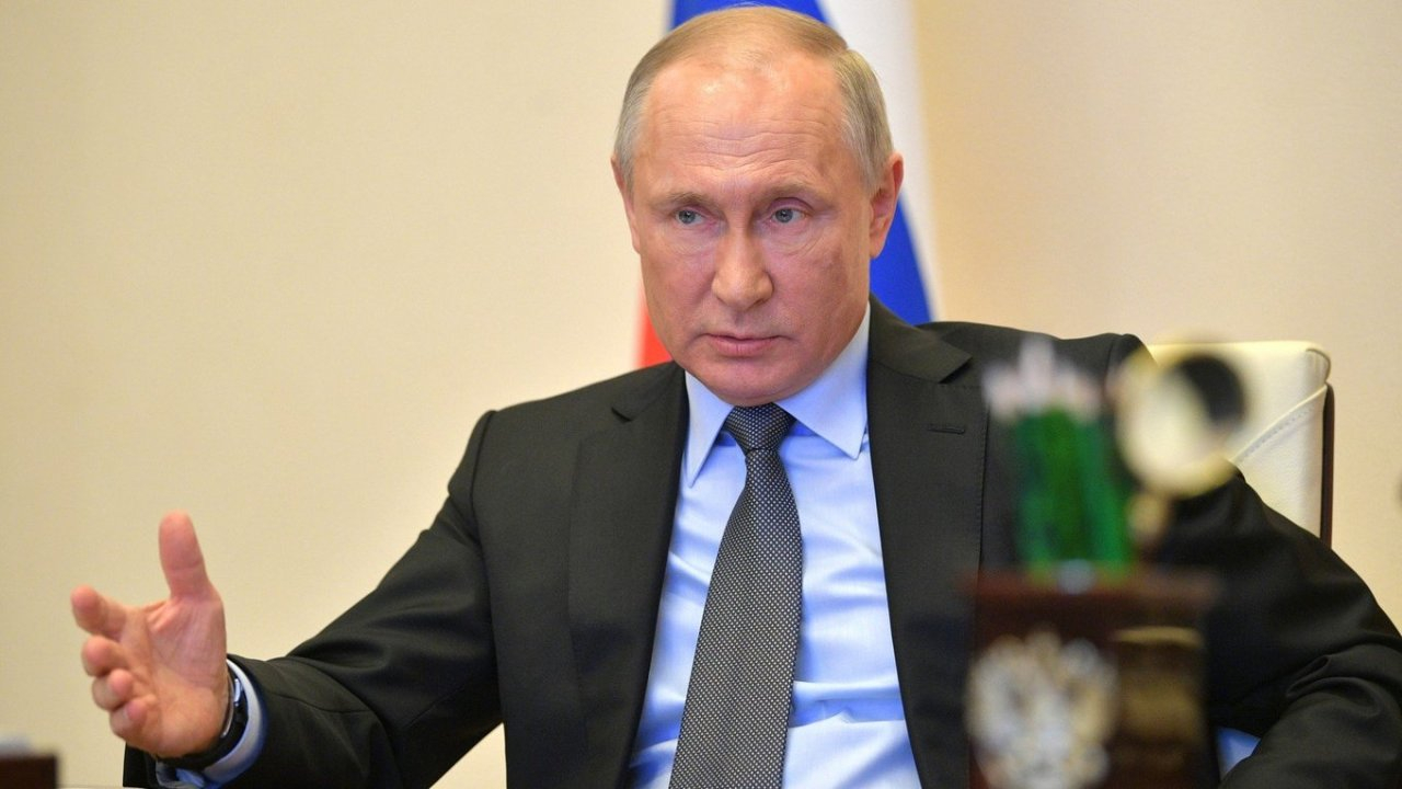 Просроченные паспорта и права станут действительными: Путин подписал новый Указ