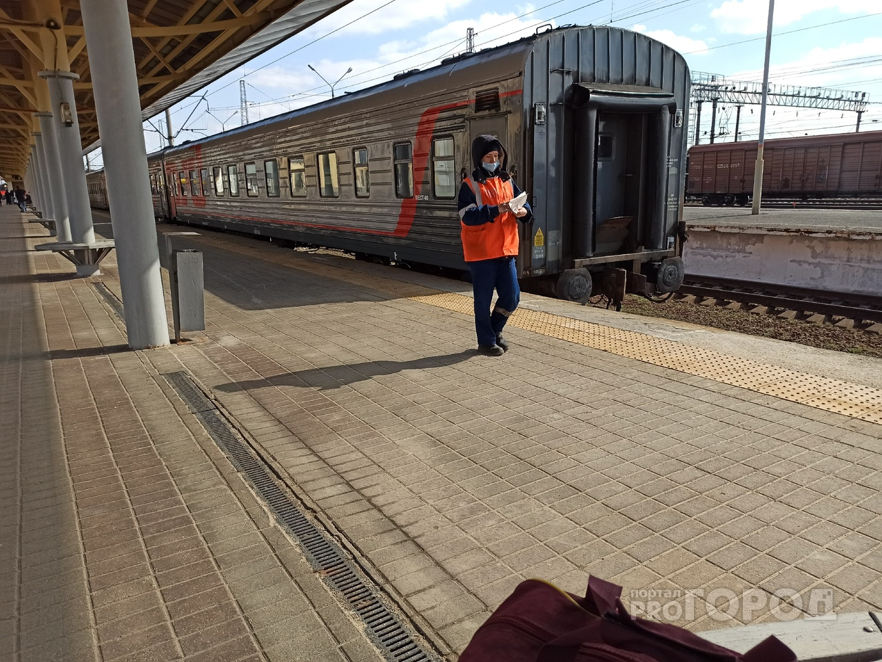 Взялись за воздух: радикальные меры борьбы с Covid-19 принимают на вокзалах Ярославля