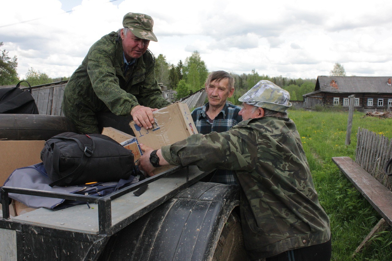 "Дороги никакой": почтальон из ярославской глубинки доставляет 300 кило посылок на вездеходе