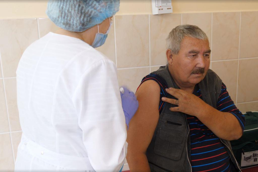 Губернатор объявил о массовой вакцинации ярославцев и обратился с просьбой