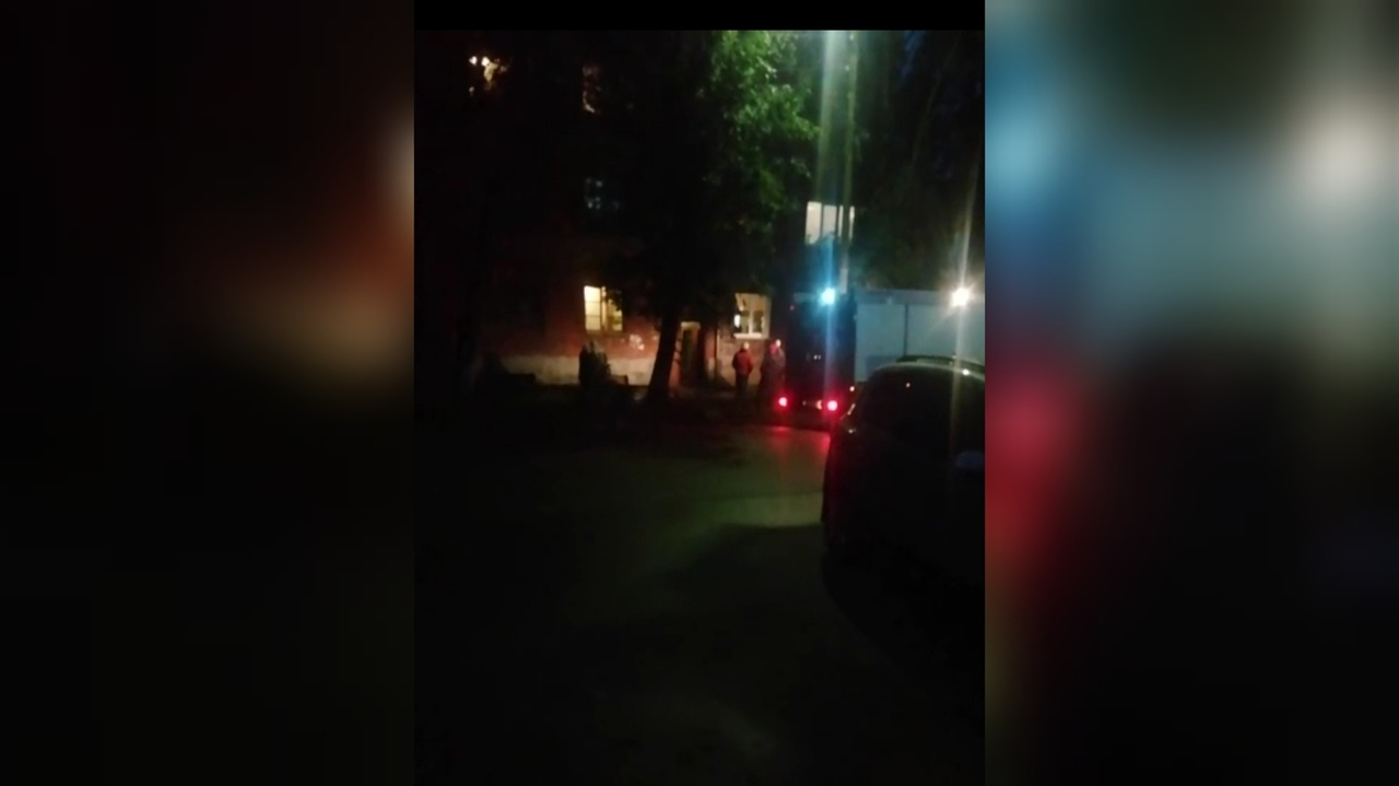 "Учуяли запах и дым": в квартире в центре Ярославля вспыхнула плита