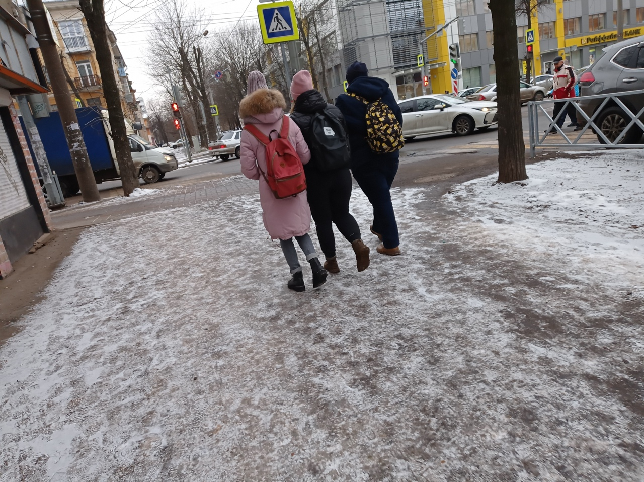 "Нас морозы не испугают": школа и детсад рассказали о реакции ярославских родителей на рекомендации правительства