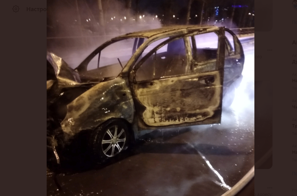 В Ярославле загорелся автомобиль на ходу. Видео