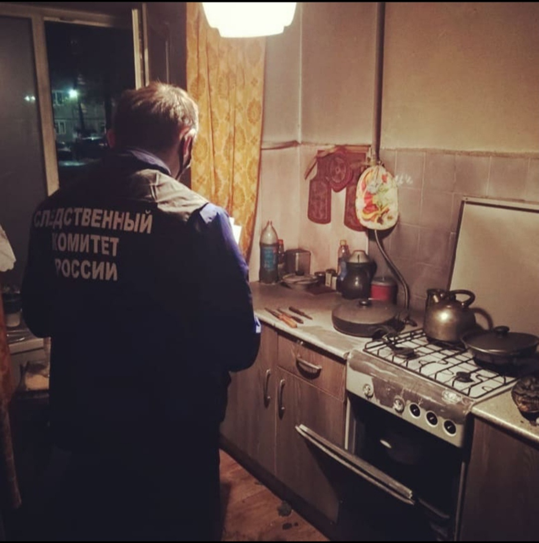 Проткнул шею и поджег в квартире: обугленный труп нашли в Ярославле