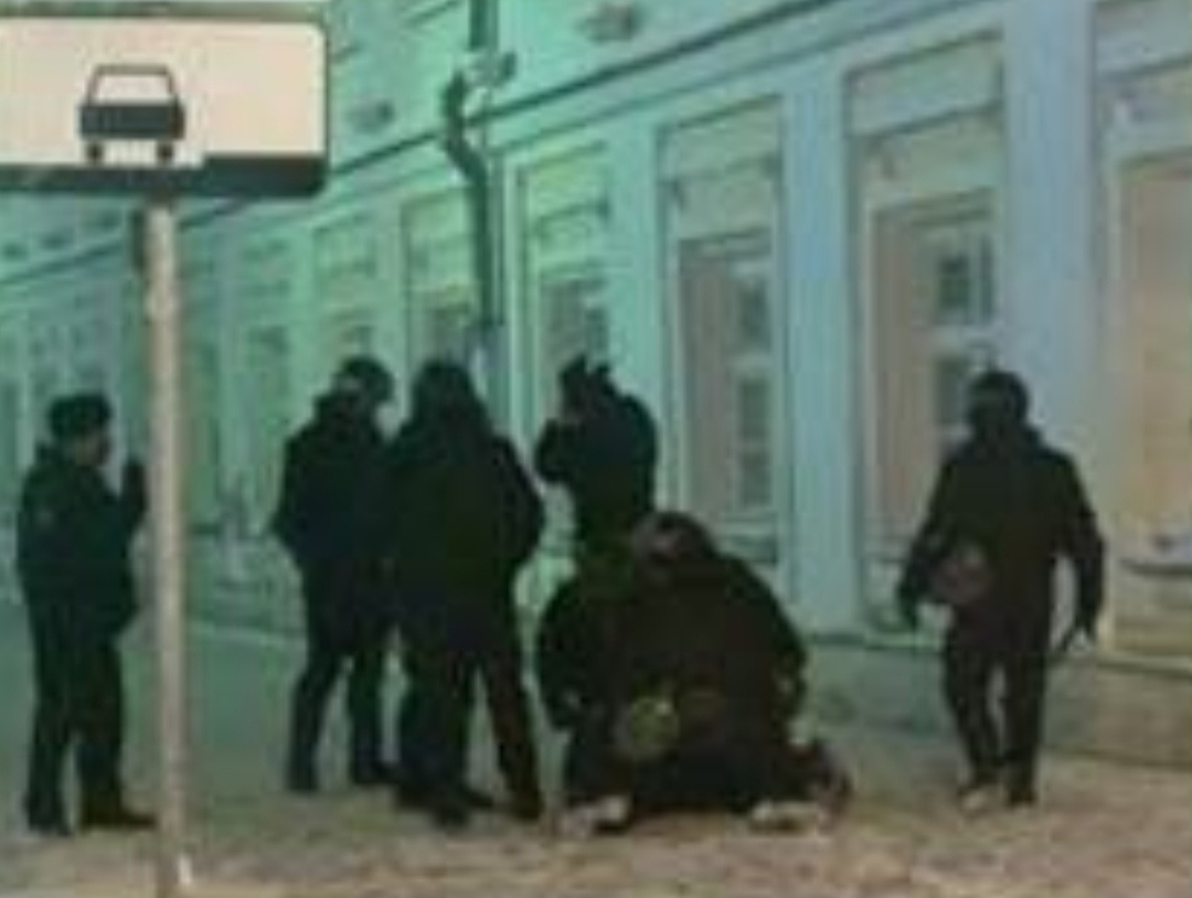 Обязали не ходить на протесты: о судьбе ярославца, ударившего полицейского