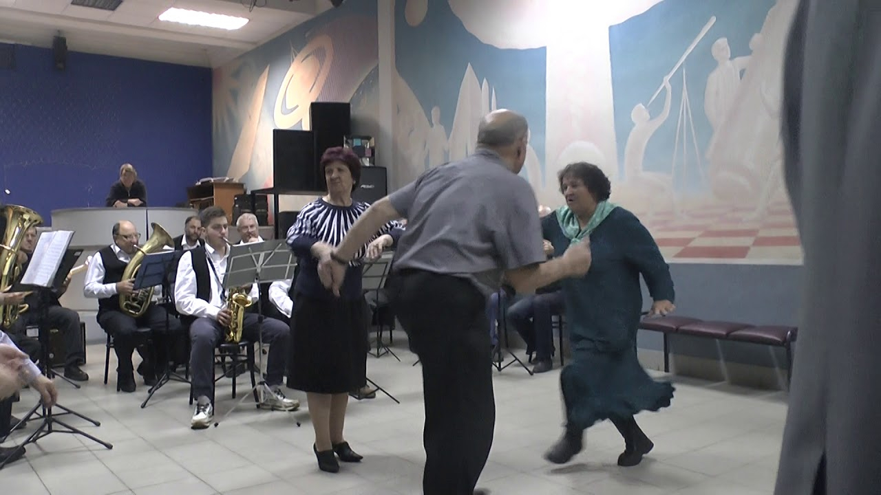 «Старички жгут»: как ветераны музыки помогают ярославцам забыть о возрасте. Видео