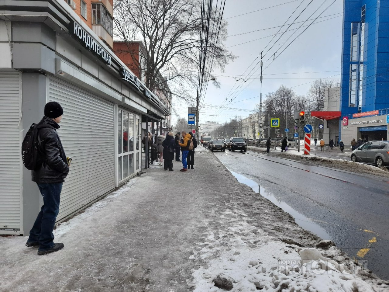"Пешеходов и автолюбителей просим...": в мэрии Ярославля рассказали, как готовятся к снегопаду