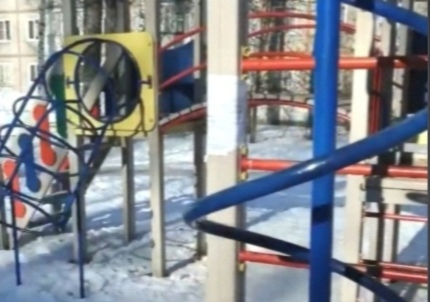 «А что взамен?»: ярославцев лишают единственной детской площадки на 10 домов. Видео