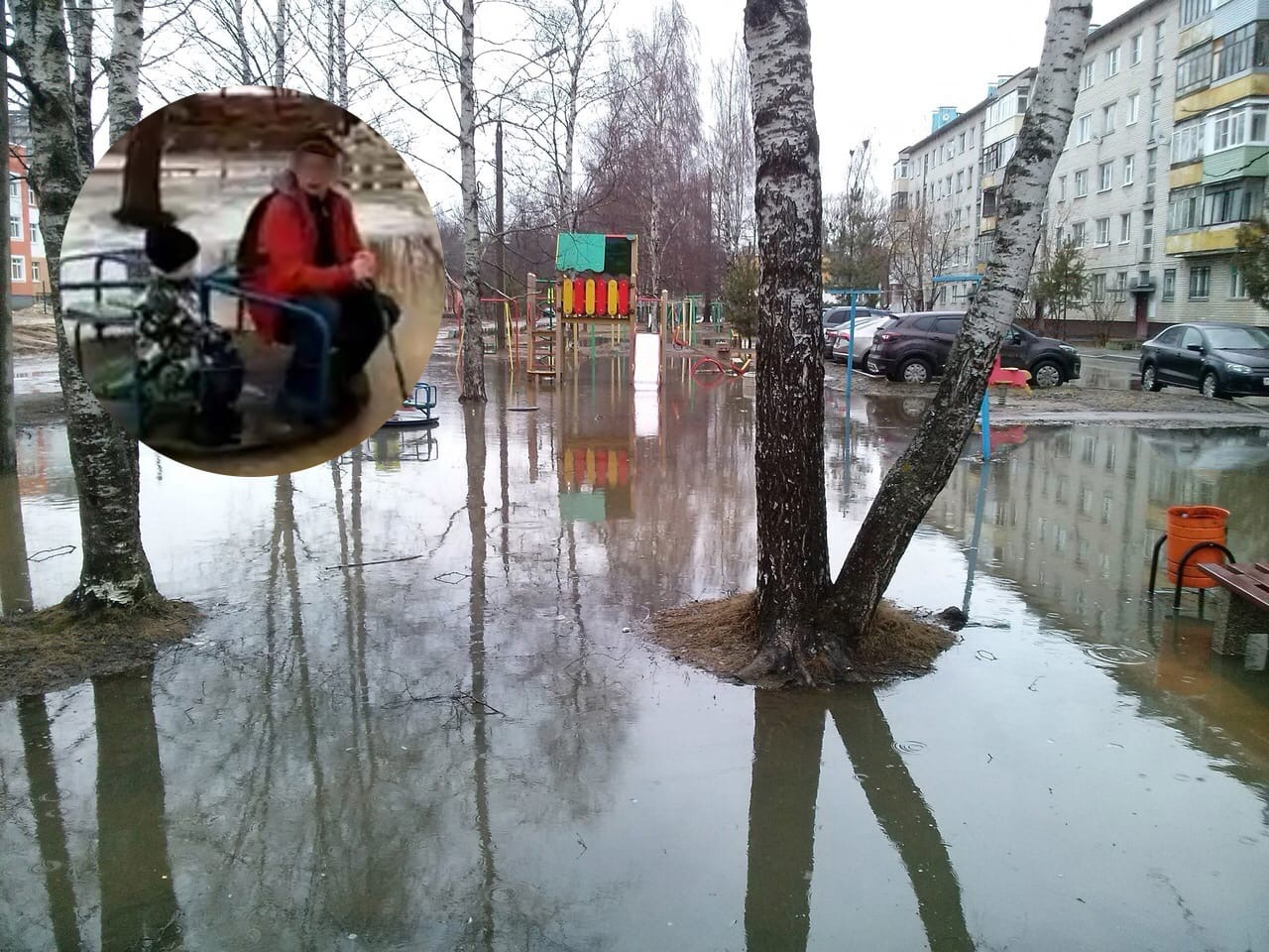 "Рады только утки": в Ярославле затопило целый двор. Видео