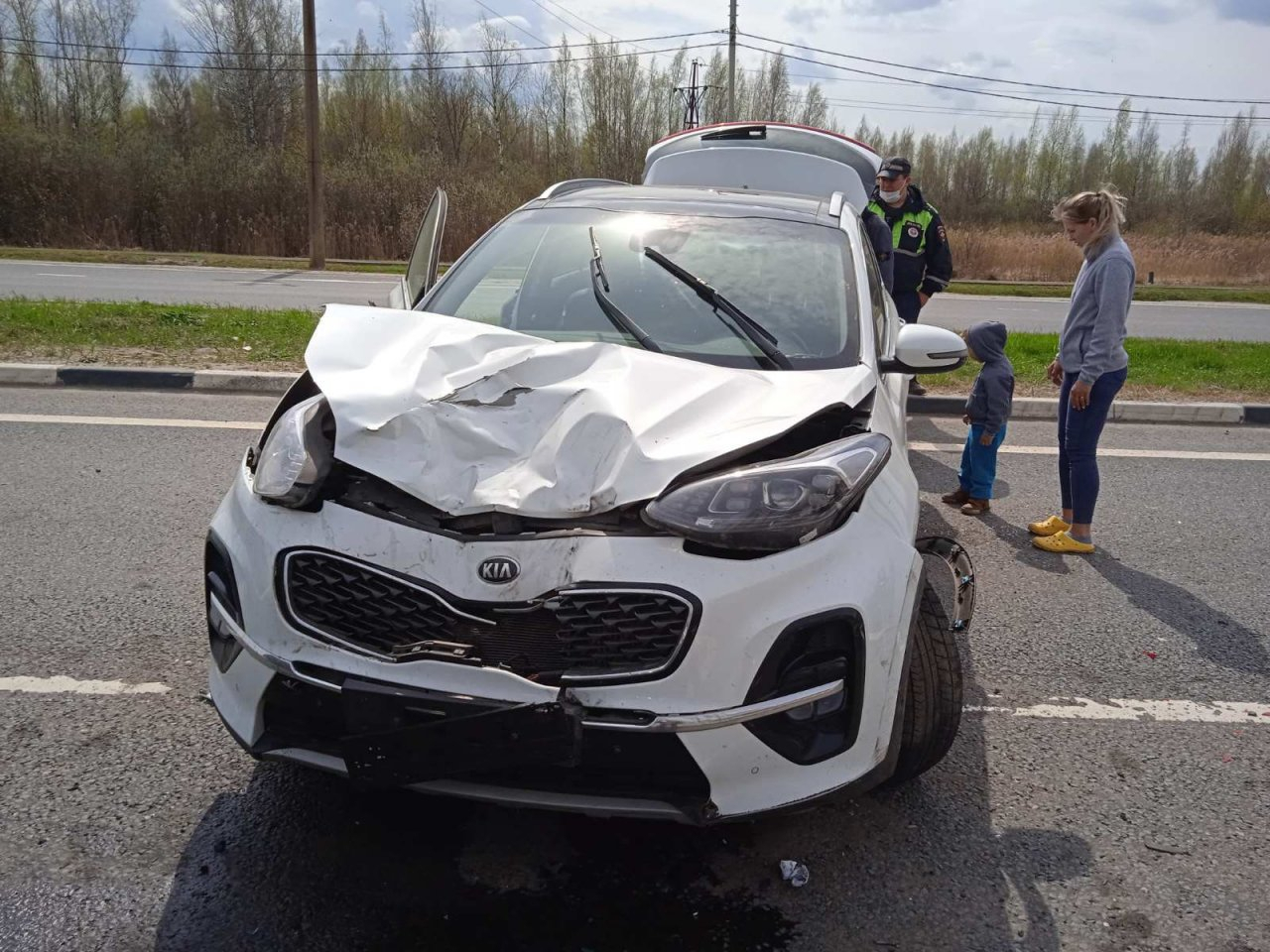 "Дети напуганы, у машины вырвало колеса": в Ярославле произошло ДТП с пятью авто