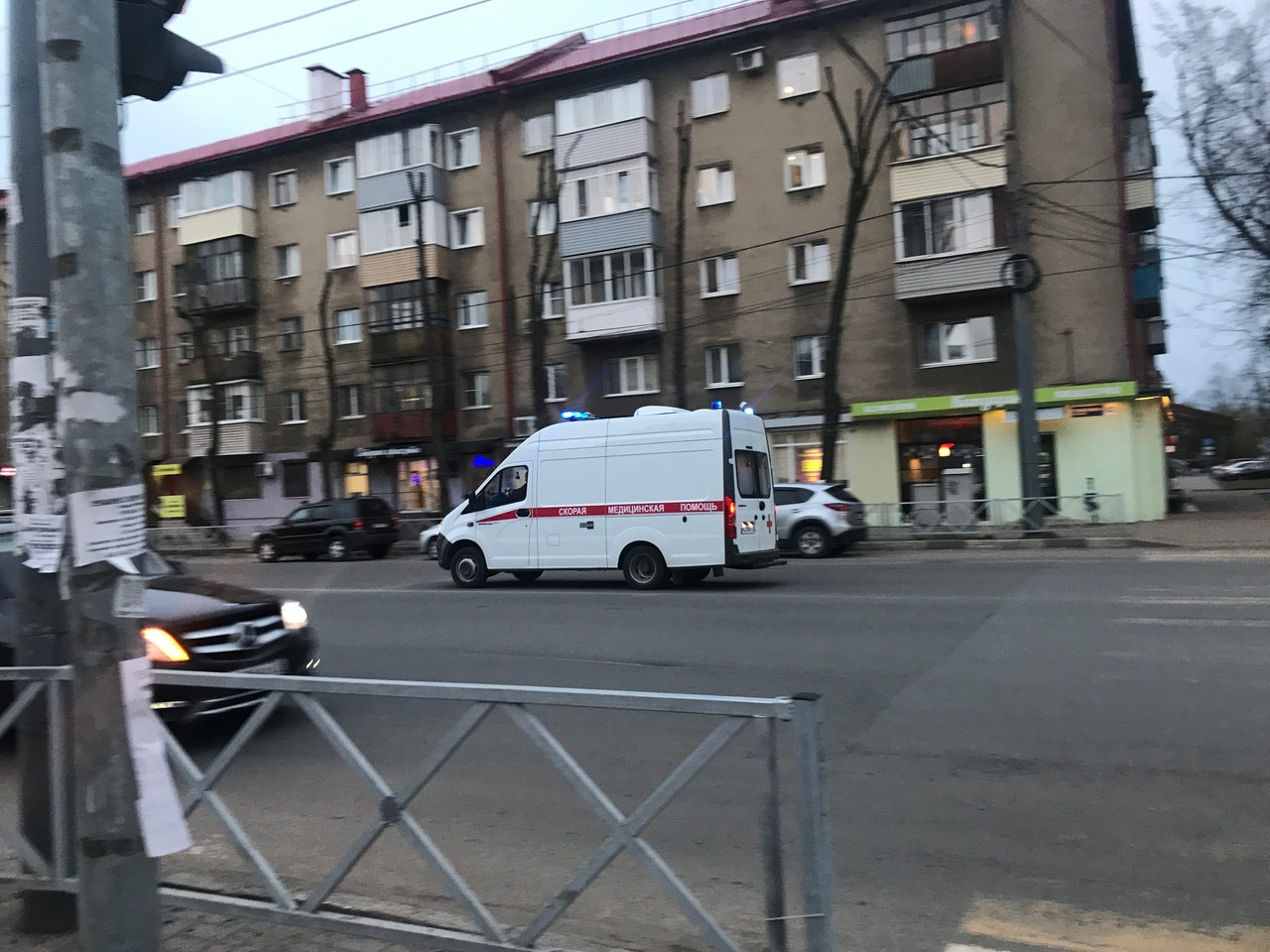 Выехала под машину: в Рыбинске шестилетнюю девочку сбила машина