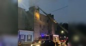 9 машин и почти 30 пожарных: в Ярославле горит здание банка