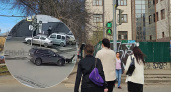 Прокатил на капоте: в Ярославле водитель сбил женщину на пешеходном переходе
