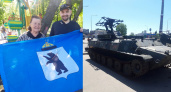  "Военные проверяют мужчин": ярославец показал жизнь в Луганске и поднял там флаг Ярославля