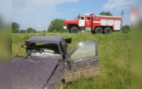 Под Ярославлем в ДТП разорвало легковушку: водитель погиб