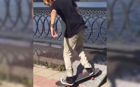 Ярославец разобрал набережную, чтобы покататься на скейте: видео