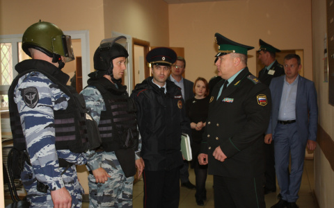В ярославском здании суда искали "бомбу"