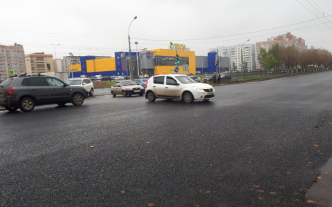 Эксперты: в Ярославле жители начали скупать дорогие автомобили