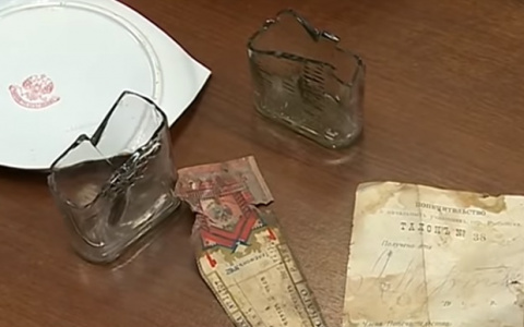 В школьном полу нашли клад с сокровищами 19 века: фото из Рыбинска