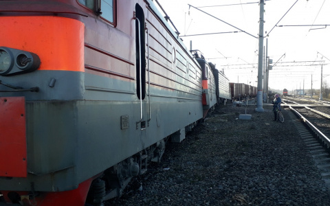 В Ярославской области поезд сошел с рельс: комментарий полиции на транспорте
