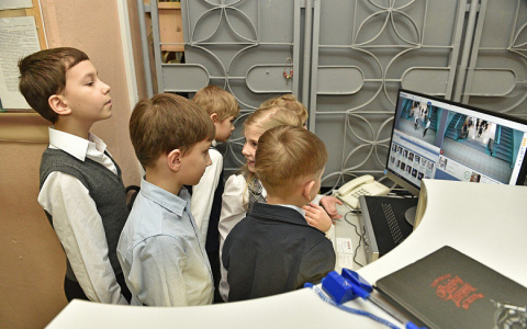 Детки "под колпаком": систему распознавания лиц установили в школе Ярославля