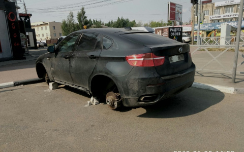 "Раздаю на запчасти": в Ярославле владелец потерял свою BMW