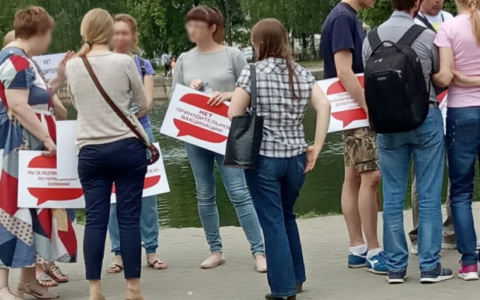 Мамы с плакатами бунтуют против вакцинации: мнение эксперта из Ярославля