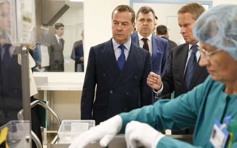Медведев объявил в России массовую диспансеризацию