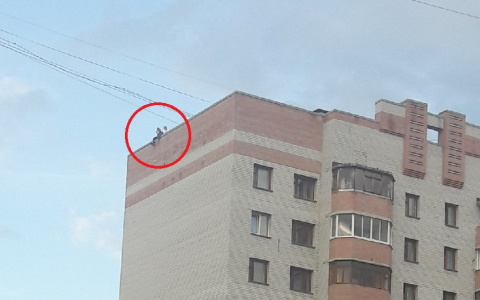 "Они на самом краю": дети играют на крыше десятиэтажки в Ярославле