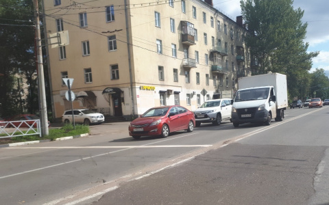 Сузить полосы на дорогах предложили ярославские чиновники
