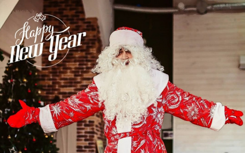 "Не предлагайте мне денег": ярославец в костюме Деда Мороза бесплатно поздравит детей