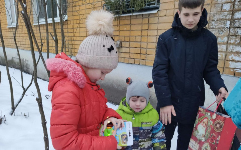 "ProГород" поздравил с Новым годом детишек из многодетных семей в Ярославле