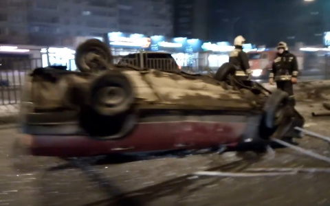 Сальто на ледяной дороге: что стало с водителем авто, перевернувшегося в Ярославле