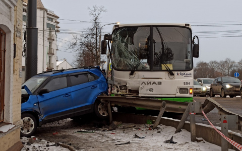 "На маршруте 13 лет": кому принадлежал автобус, устроивший смертельное ДТП на Московском проспекте