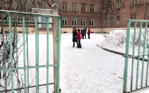 «Не докажешь, что берут»: как скрывают школьные поборы, рассказали родители из Ярославля