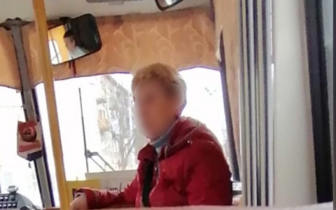 «Угрожала и требовала деньги»: кондуктор набросилась на школьницу из Ярославля