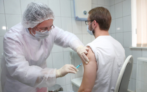 Минздрав запрещает: кому нельзя делать прививку от ковида