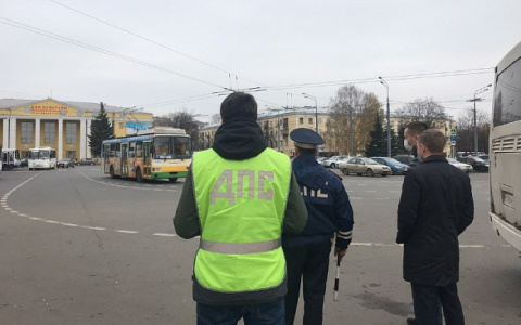 Кости хрустнули от удара: в Ярославле маршрутчик переехал мотоциклиста