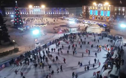 В центре Ярославля залили бесплатные катки: полный список