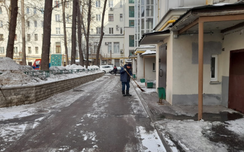 «Мы донатим Москву»: снегоуборочную технику с ярославскими номерами видели в столице