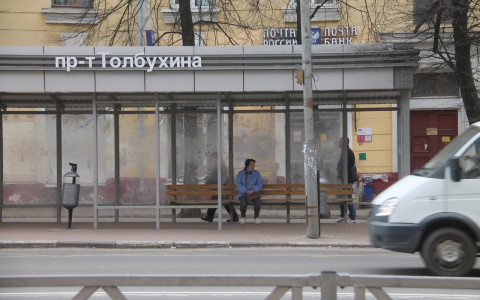 "Салют сделали, а про транспорт забыли": как ярославцы не могли уехать домой